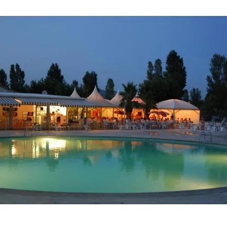Kamp alanı Mobil-home Avec Terrasse Couverte *