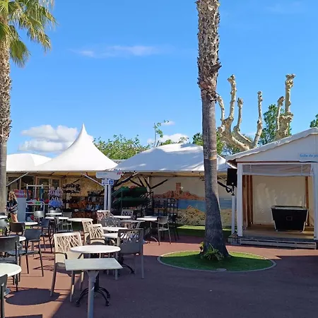 Mobil-home Avec Terrasse Couverte Kamp alanı Fréjus