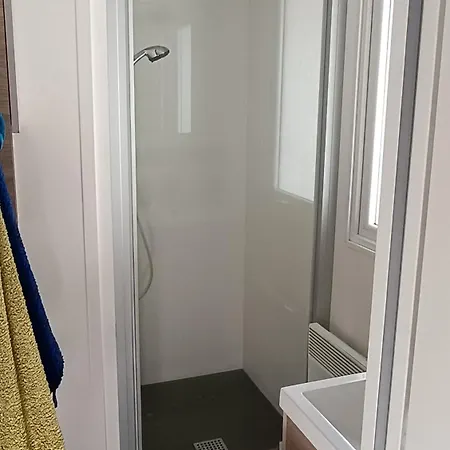Kamp alanı Mobil-home Avec Terrasse Couverte *